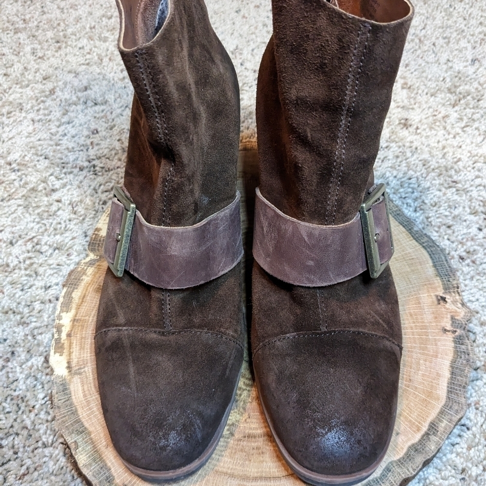 KORKS Heeled Suede Bootie with Chunky Buckle Ankle Boots | Size 9 | EUC - Picture 7 of 14